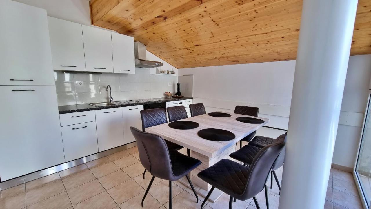 Apartment Hana Omiš Exterior foto